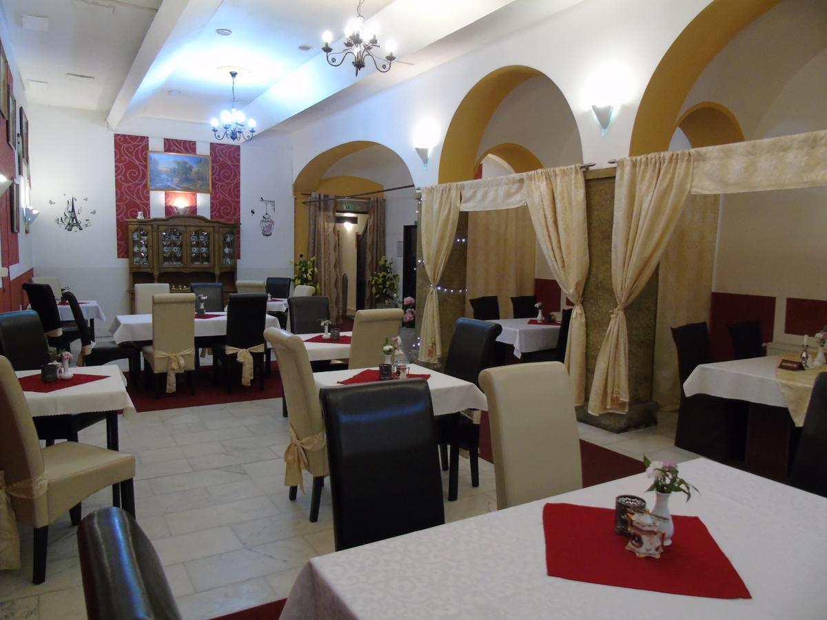 Gl Hotel Trutnov Exterior photo